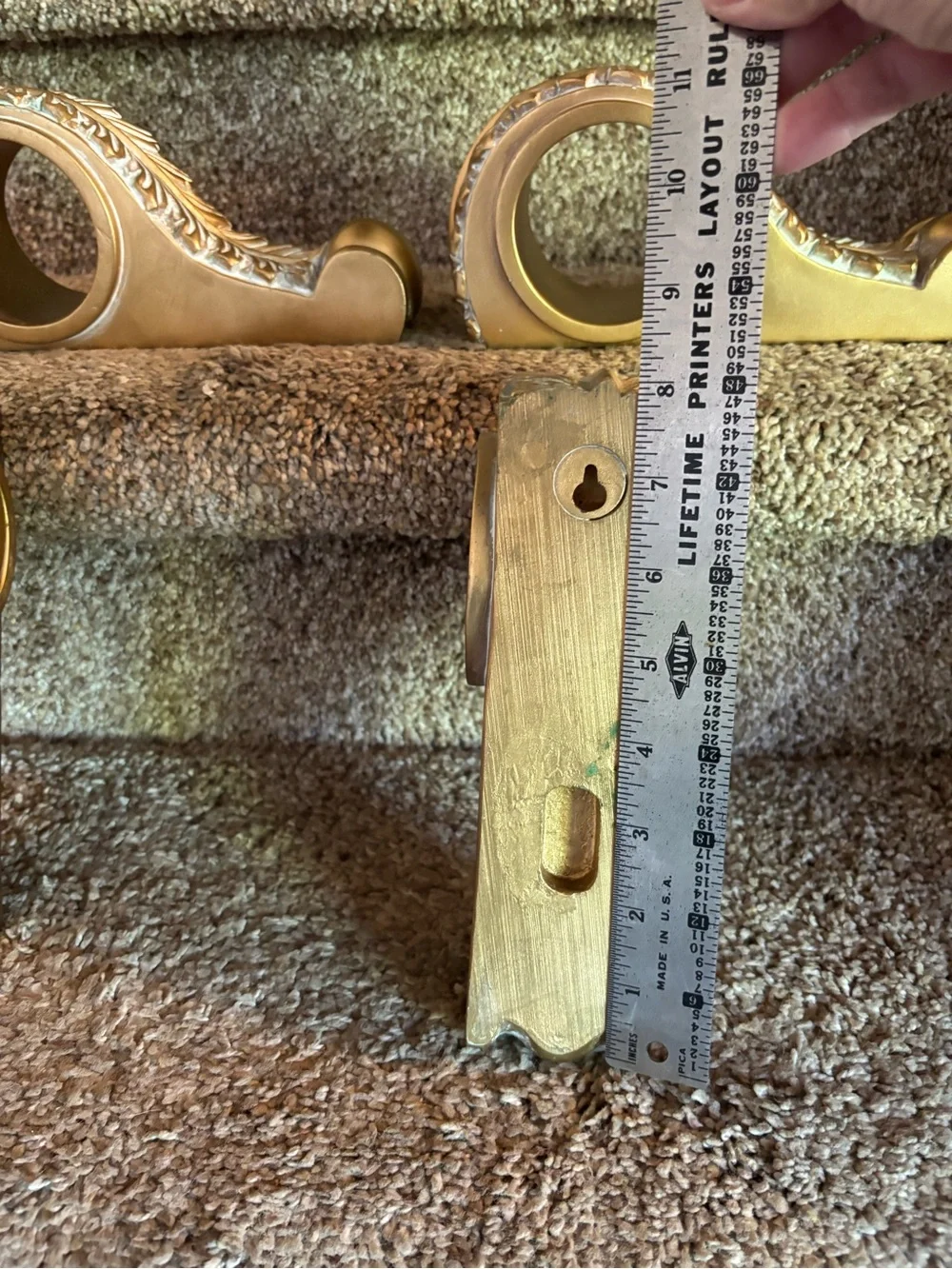 Decorative Gold Curtain Rod Brackets and Finial Set